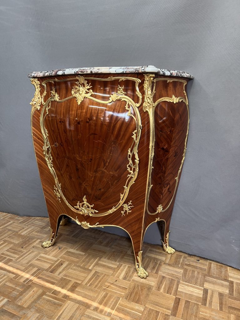 Dorure, Préparation des surfaces pour la dorure, Application de la feuille d'or