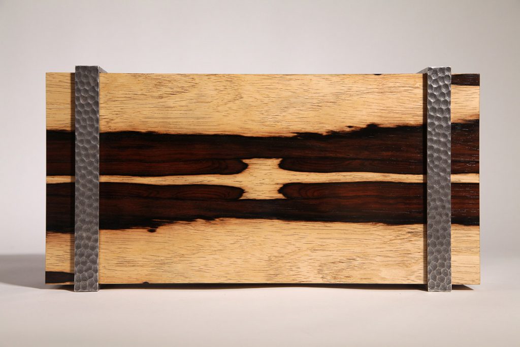 Créations en ébénisterie sur mesure pour intérieurs prestigieux
Ébénisterie sur mesure en bois précieux
Ébénisterie sur mesure pour collectionneurs exigeants