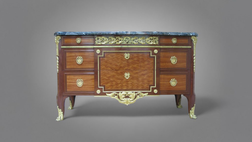 Finitions au Vernis Tampon : L'Excellence Française de l'Ébénisterie de Très Grand Luxe