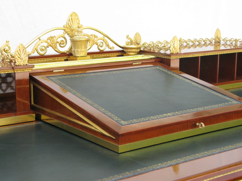 restauration mobilier d'exception, savoir-faire ancestral, excellence restauration