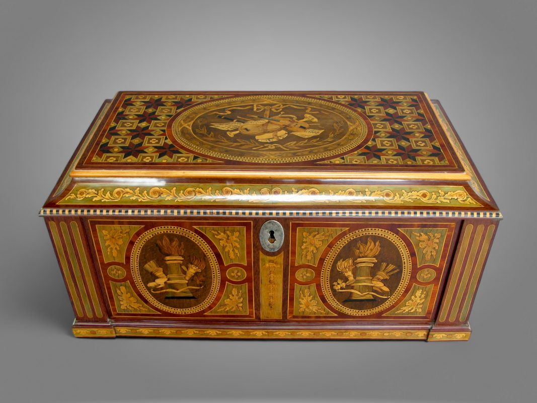 Travail du bois coffre marqueterie - Antique furniture craftsmanship