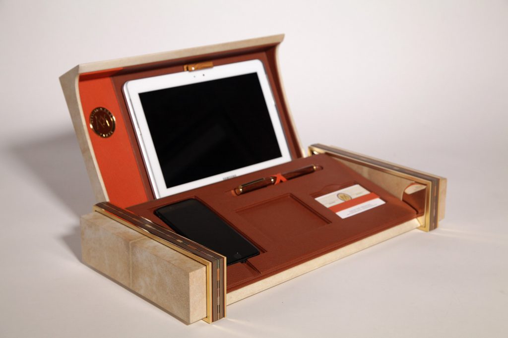 nécessaire de bureau, marqueterie de luxe