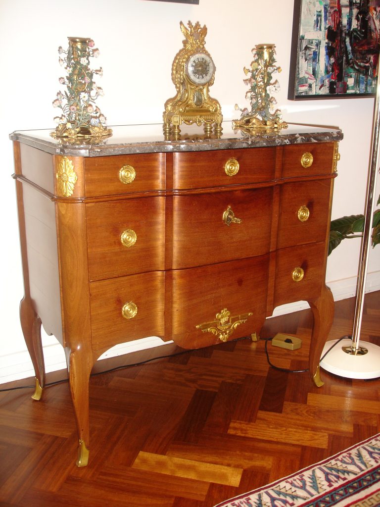Aménagement Luxueux, commode, montre de luxe