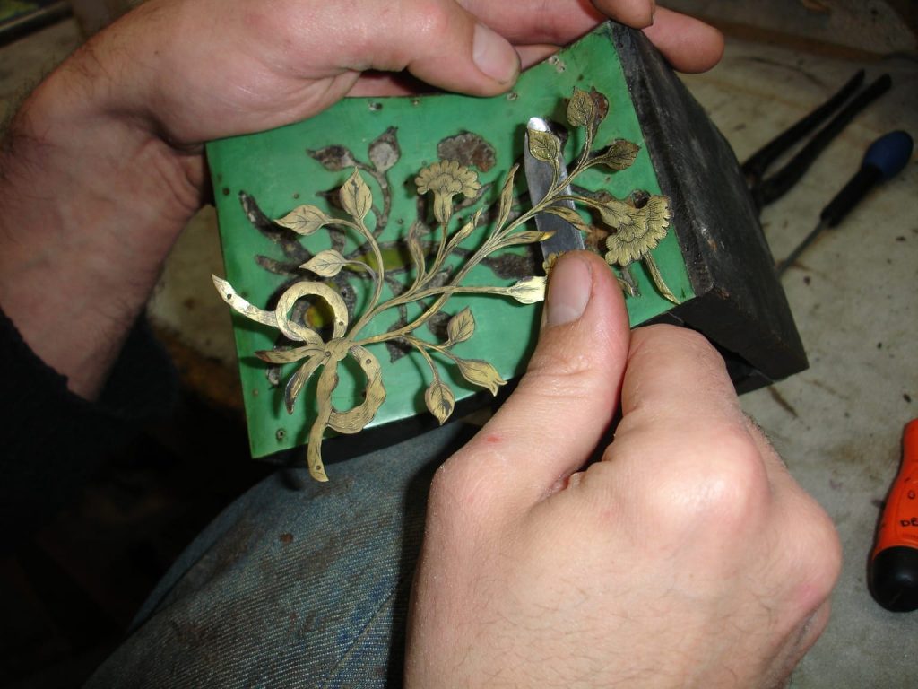 outils nobles, ébénisterie, tradition et précision