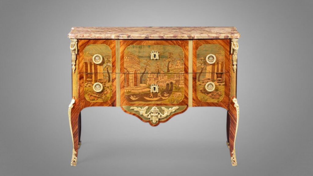 Restauration de meuble ancien en marqueterie