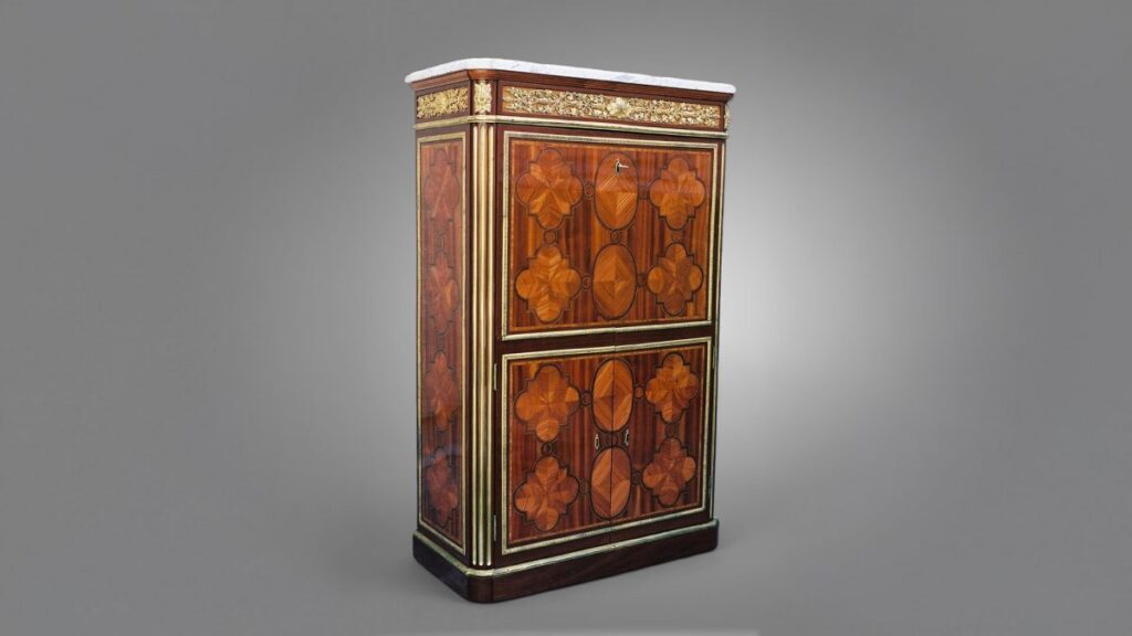 Restauration de meuble ancien en marqueterie